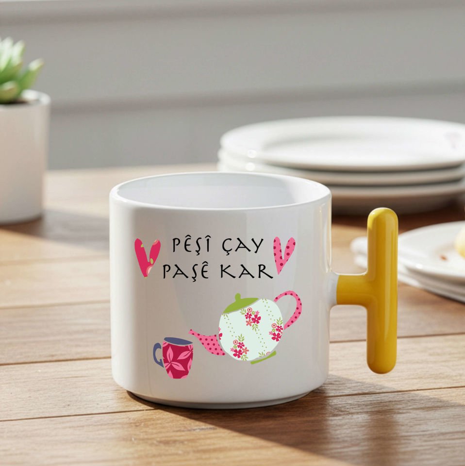 Kürtçe Pêşî Çay Paşê Kar Tasarımlı Sarı Renkli T Kupa Bardağı - Pêşî Çay Paşê Kar Sarı T Kupa Bardak